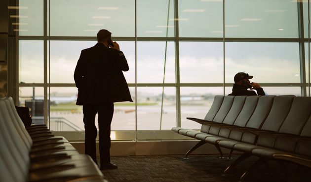 expatriados-crown-world-dentro